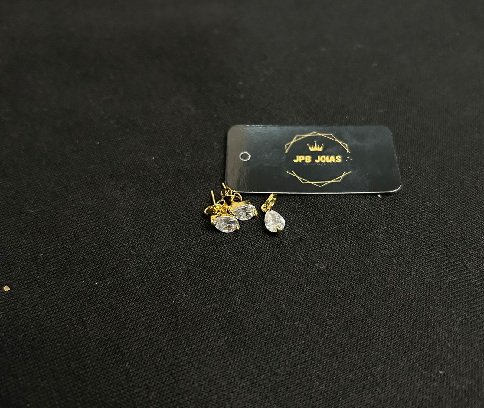 CONJUNTO BRINCO + PINGENTE ZIRCÔNIA GOTA