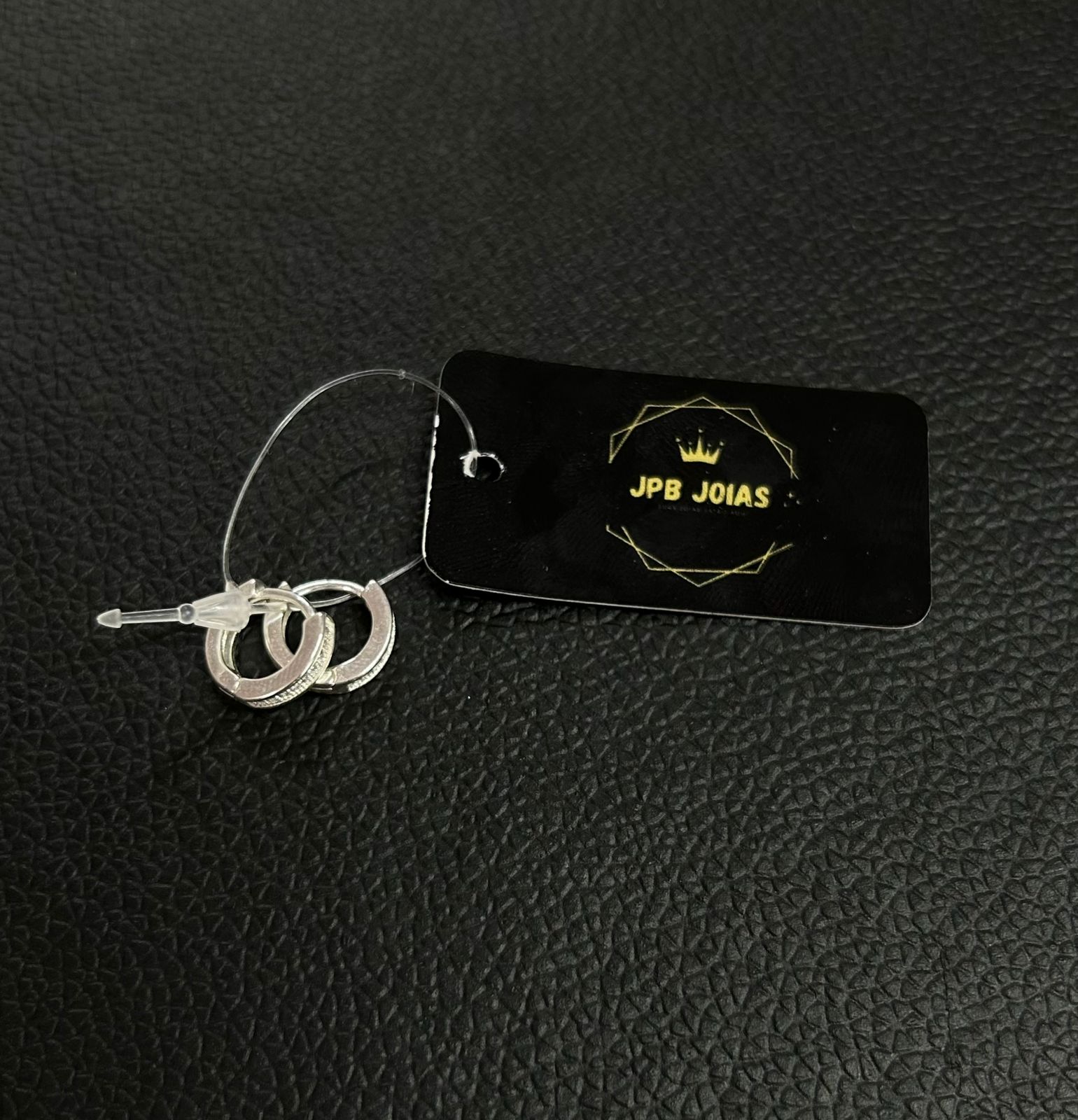 ARGOLA PEQUENA COM ZIRCÔNIA BANHADA PRATA